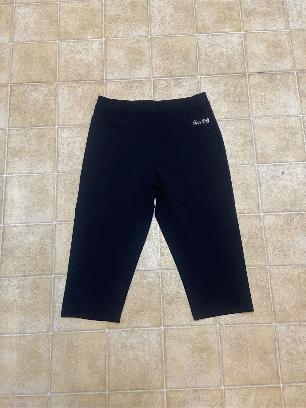 Black Capri Workout Pants with Small Script Logo Size 88 Corea USA Approxi, M